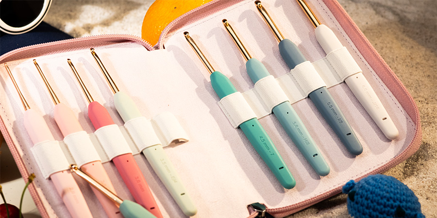 Guide to Choosing the Best Crochet Hooks for Left-Handed Crocheters 
