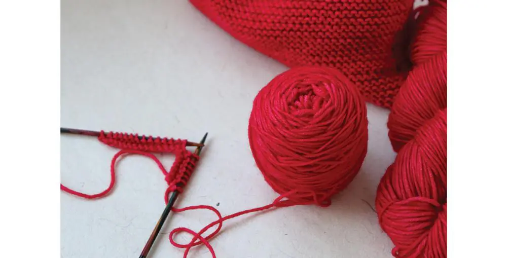 Patrones de Ramos de Flores Tejidos a Punto y Crochet para una Primavera Eterna