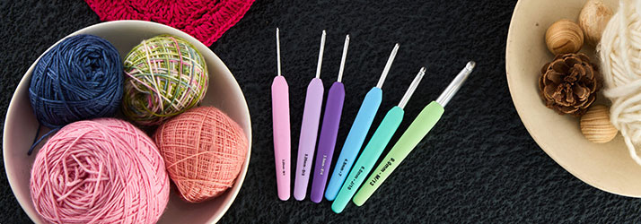 KnitPro Waves 2.0 Crochet Hook 5.5 Mm - I/9 Size, Ergonomic Handle, Cobalt Blue
