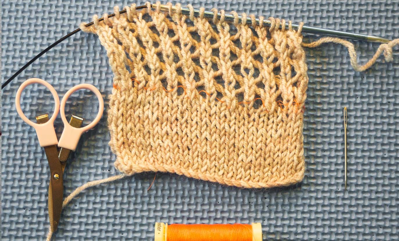 Adding a life line to your knitting