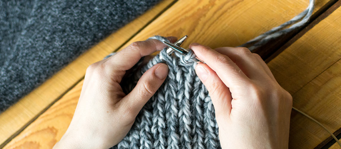 Wie strickt man verkürzte Reihen mit Wendemaschen?