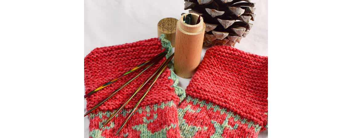 Knit and Crochet this easy Holiday Gift with us!