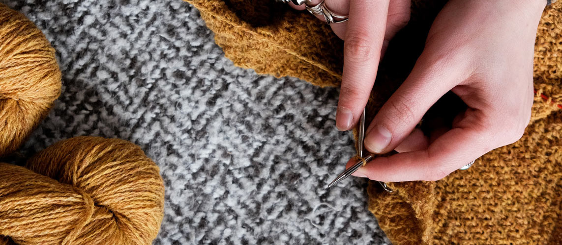 How to Knit a Blanket on Circular Needles: A Beginner's Guide