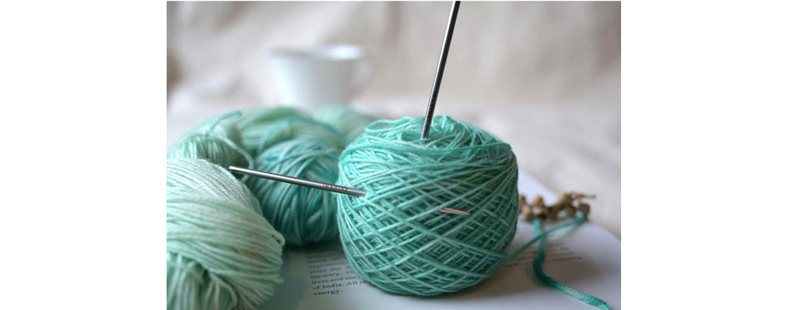 How to Knit a Blanket on Circular Needles: A Beginner's Guide