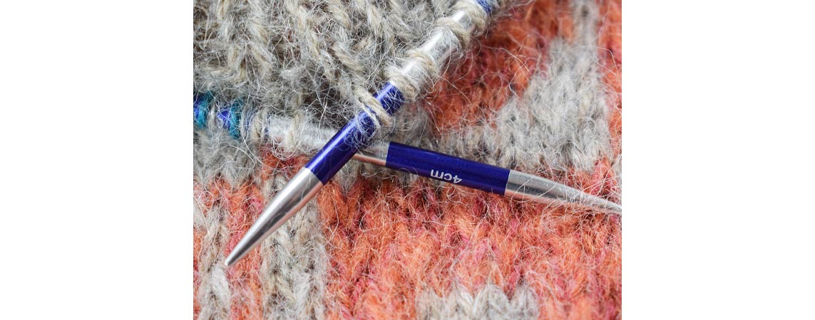 Mastering your Knitting Needles Comfortably: Essential Tips for Left-Handed Knitters