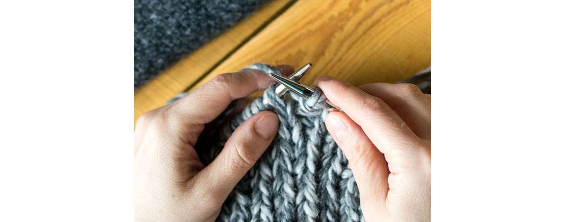 Mastering your Knitting Needles Comfortably: Essential Tips for Left-Handed Knitters