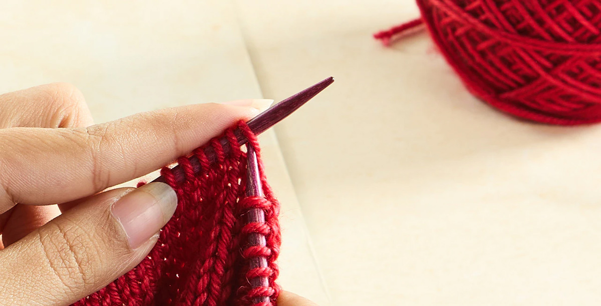 Сравнение платочной и чулочной вязки: самый простой узор для начинающих