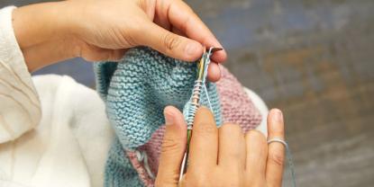 Warum es Wichtig Ist, Stricknadeln an Ihren Strickstil Anzupassen