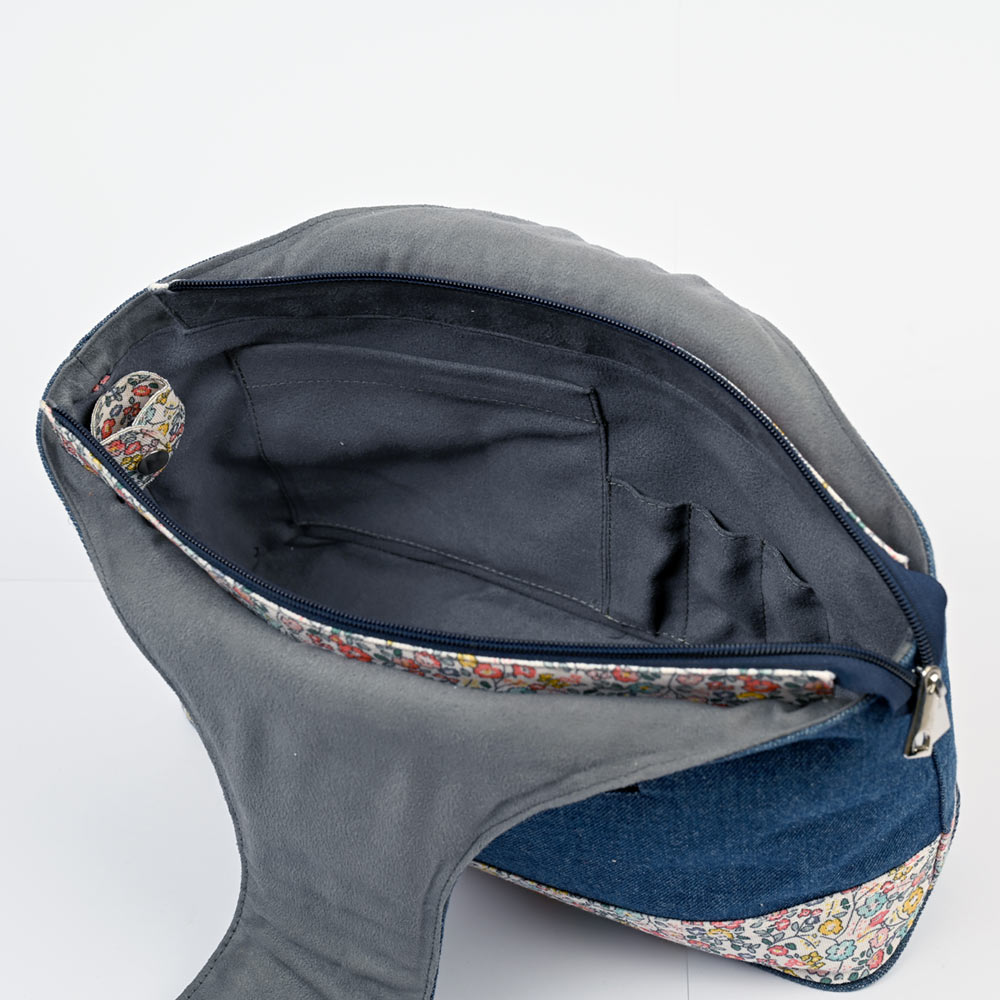 Die Handgelenktasche aus der Blütenkollektion