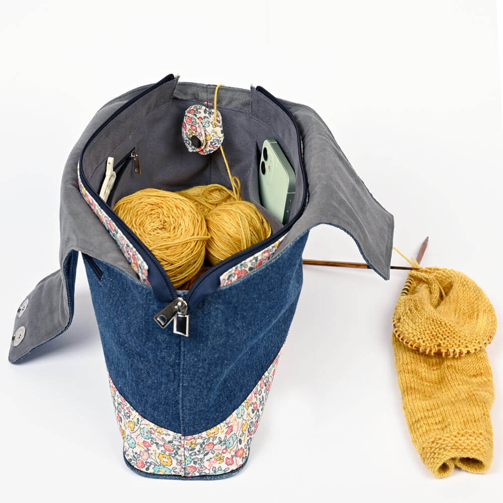 Die Handgelenktasche aus der Blütenkollektion