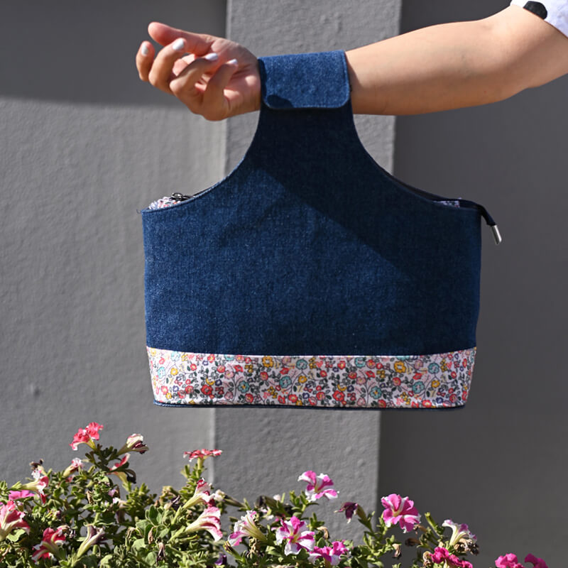 Die Handgelenktasche aus der Blütenkollektion